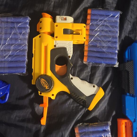Nerf 5 nerf hand shoter 10 soft dart working good - Picture 5 of 6